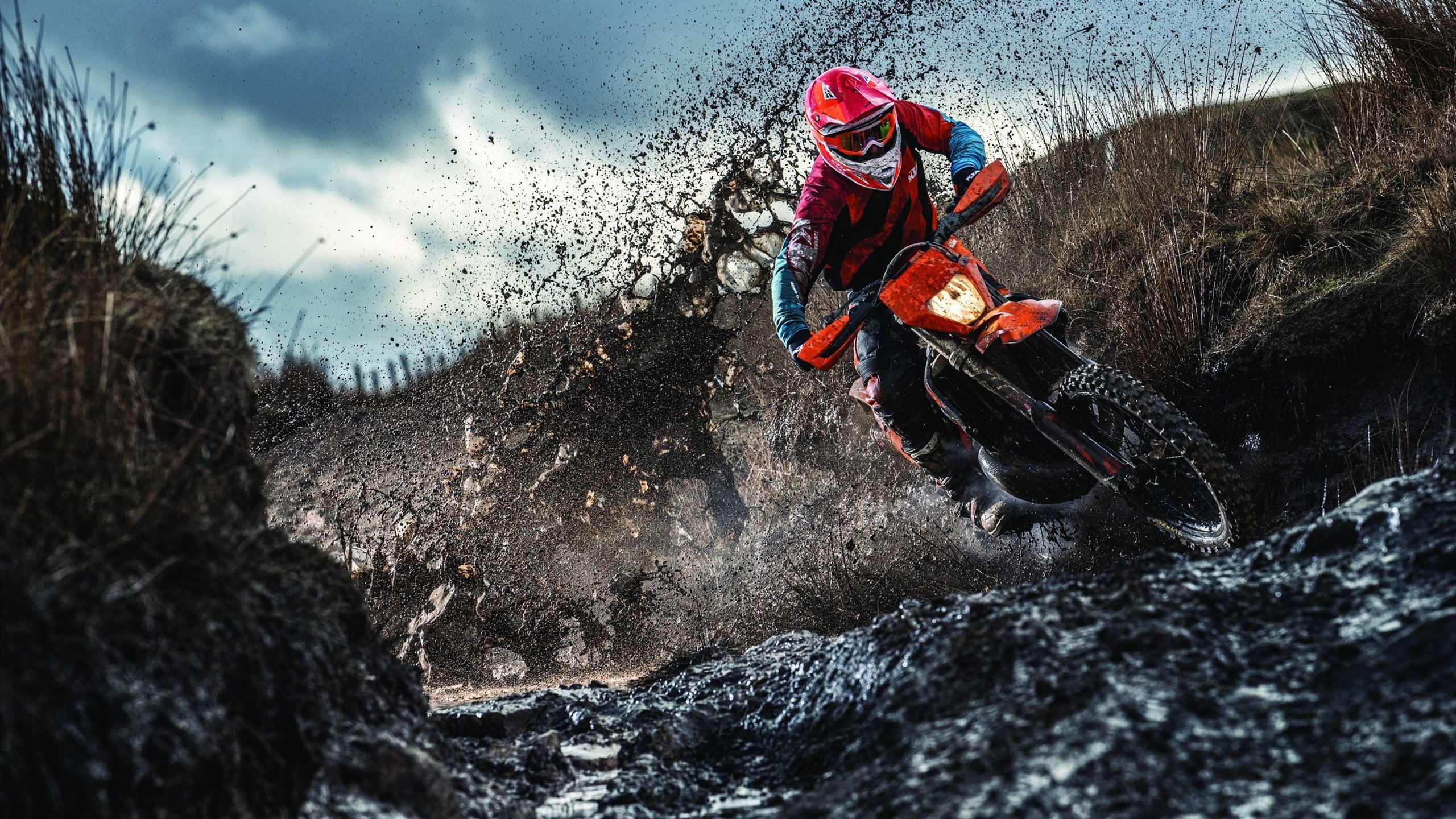 英超：曼城在补时阶段绝杀利物浦，争冠形势扑朔迷离，英超第4轮_曼城5球狂胜利物浦 曼联连胜终结无碍领跑