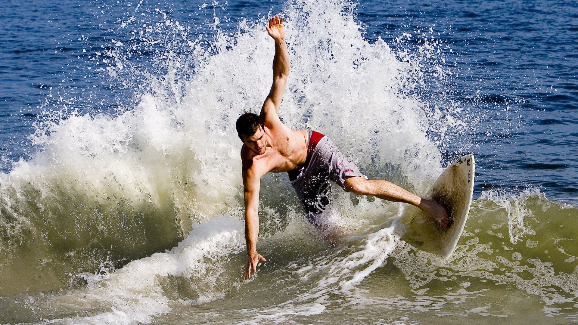 豪门青训球员是否更容易迷失方向，出生豪门青训的中场